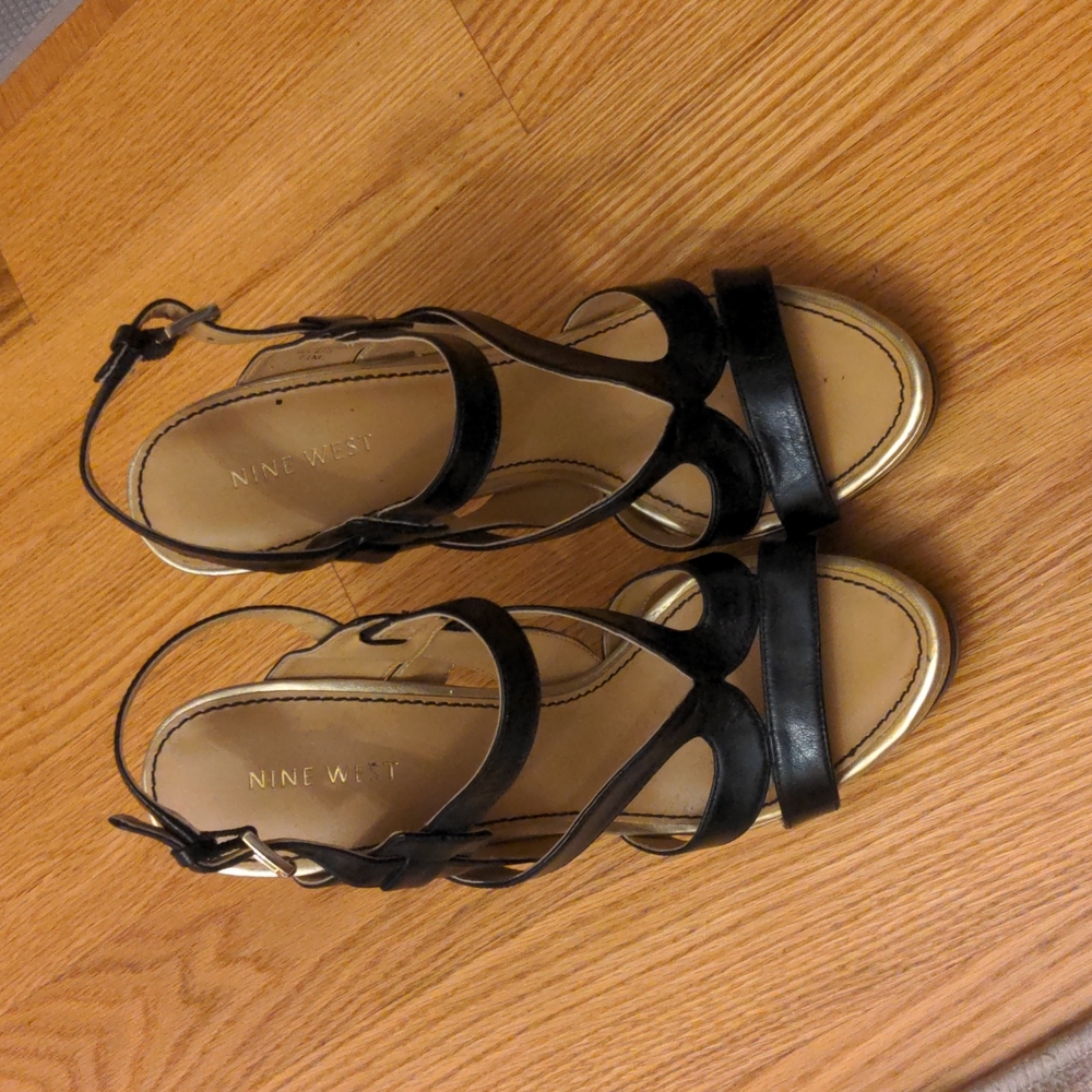 Nine West 7.5 Black strap sandals